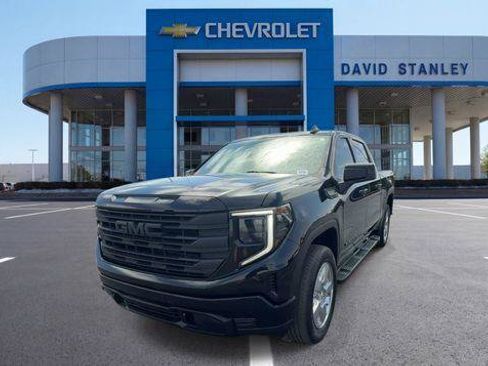 Used 2024 GMC Sierra 1500 SLE AWD/4WD image 3