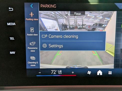 Used 2025 BMW X2 xDrive28i w/ M Sport Package AWD/4WD image 25