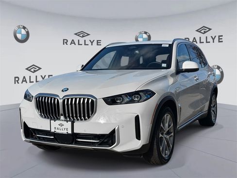Certified 2025 BMW X5 xDrive50e w/ Premium Package image 3