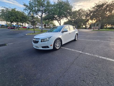 Used 2011 Chevrolet Cruze Eco FWD image 2