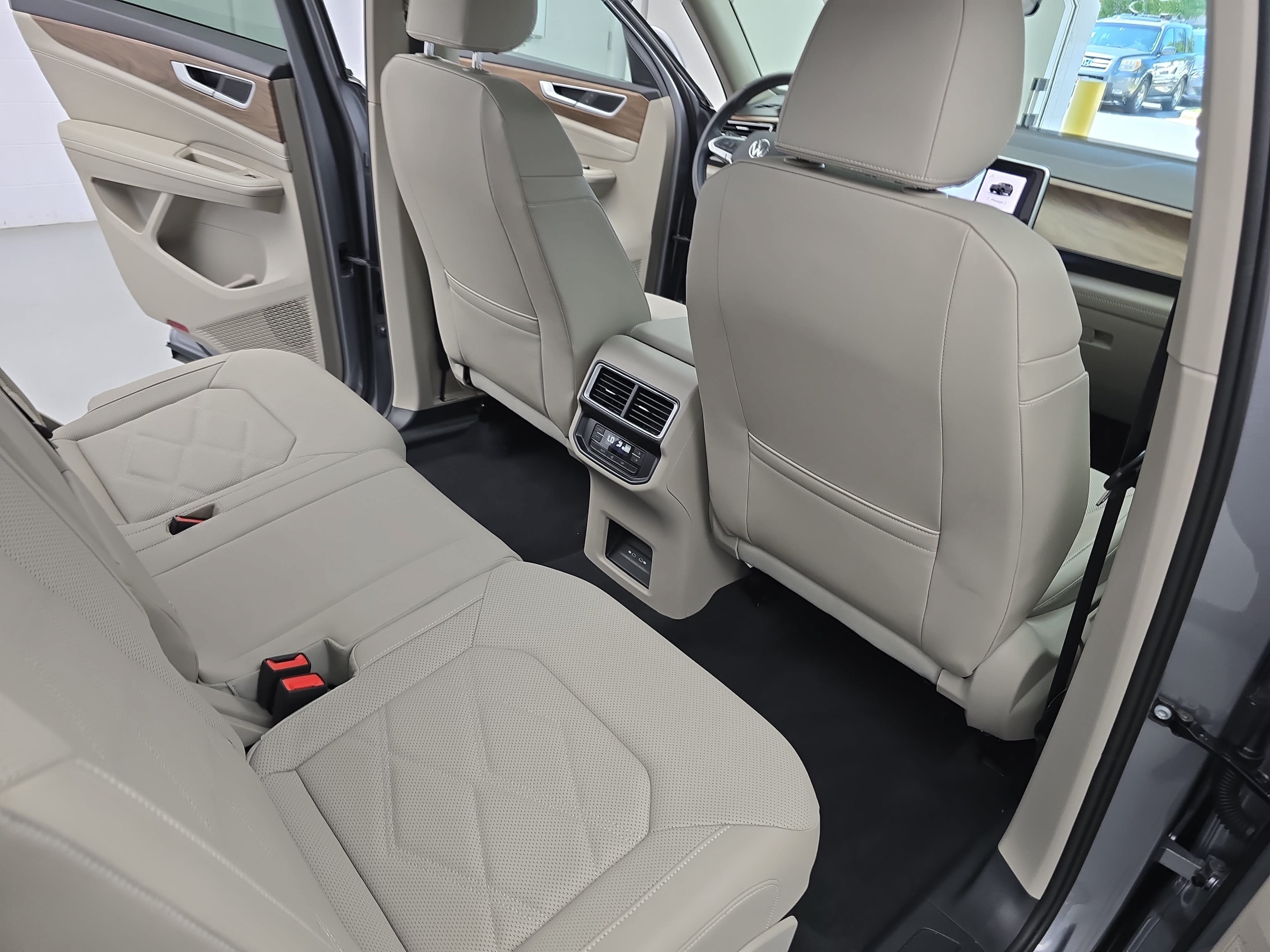 Used 2026 Volkswagen Atlas SE FWD image 11