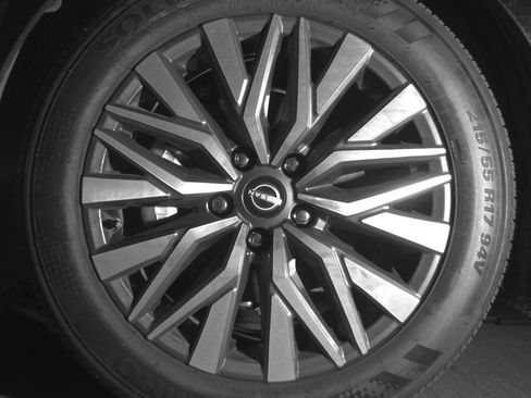 Used 2025 Nissan Altima 2.5 SV image 12