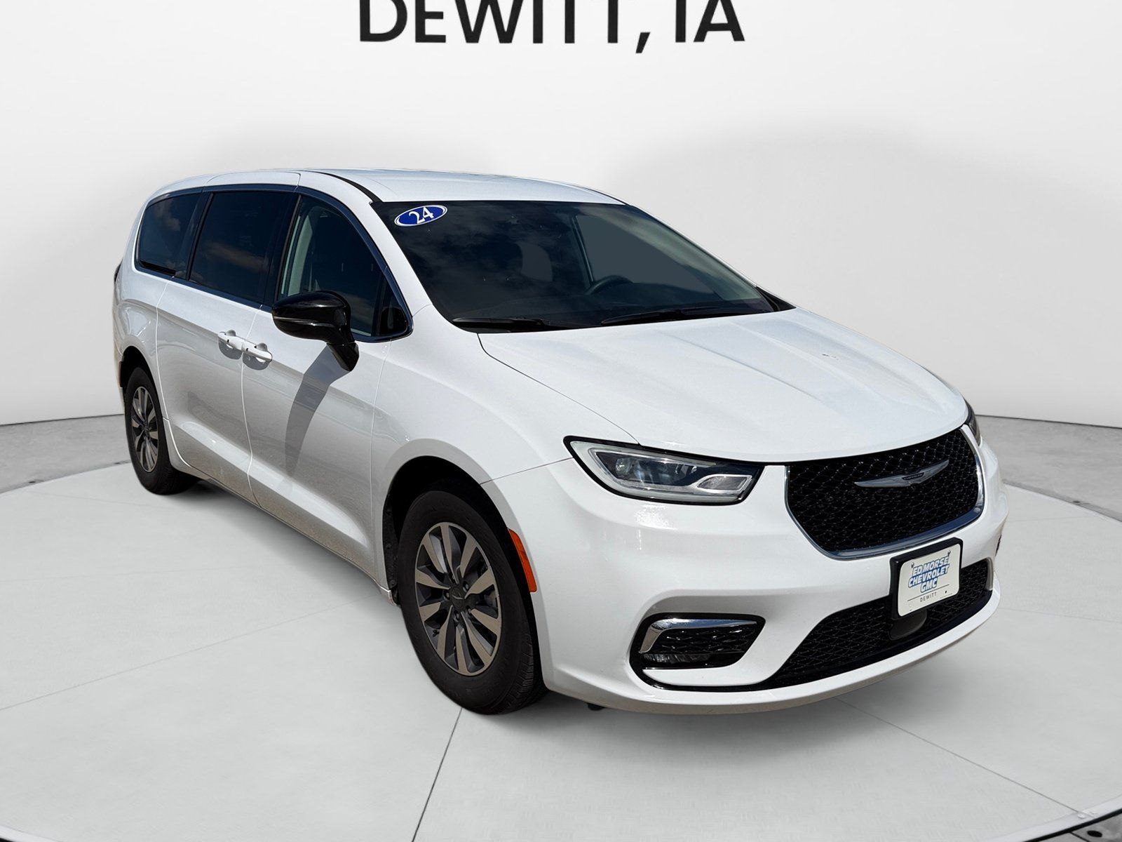 Used 2024 Chrysler Pacifica Limited FWD image 7