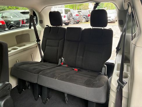 Used 2019 Dodge Grand Caravan SE FWD image 24
