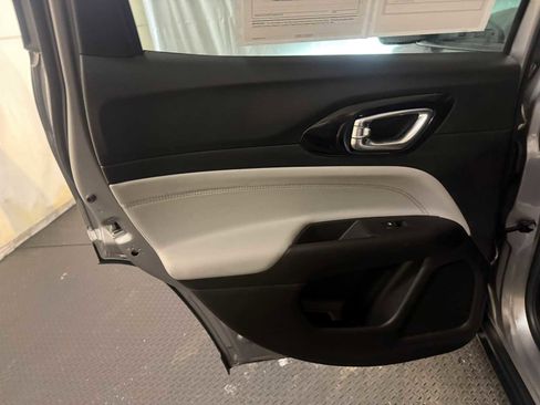 Used 2022 Jeep Compass Limited image 23