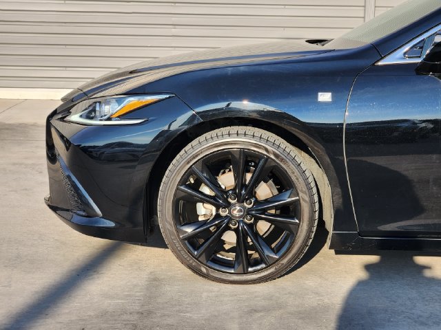 Used 2023 Lexus ES 350 F Sport w/ Accessory Package (Z2) FWD image 9