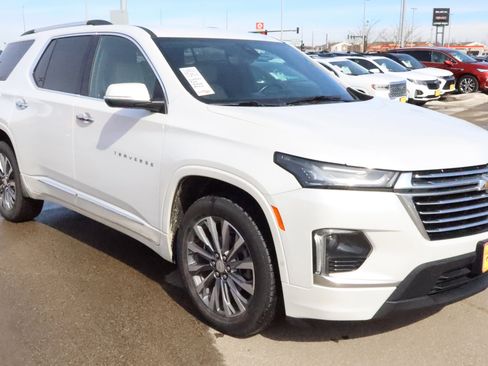 Certified 2023 Chevrolet Traverse Premier w/ LPO, Floor Liner Package image 8