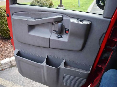 Used 2020 Chevrolet Express 2500 RWD image 73