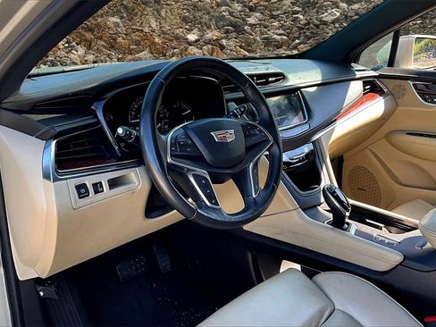 Used 2017 Cadillac XT5 Luxury w/ Driver Awareness Package image 12