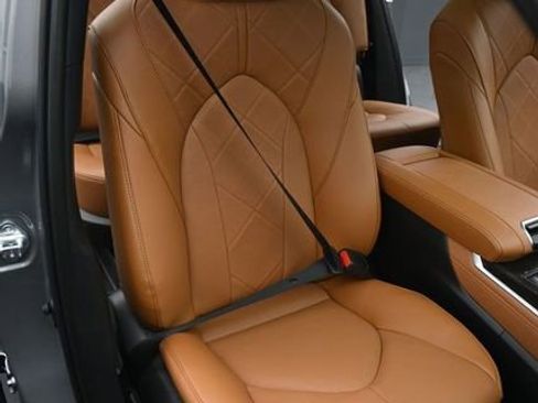 New 2026 Toyota Highlander Platinum AWD/4WD image 17