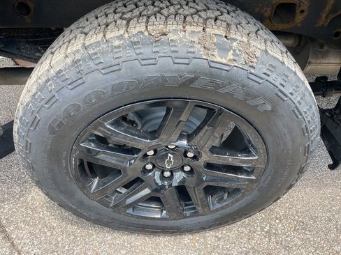 Used 2023 Chevrolet Silverado 1500 RST w/ Z71 Off-Road Package AWD/4WD image 10