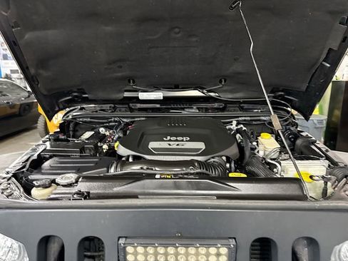 Used 2017 Jeep Wrangler Unlimited Sahara AWD/4WD image 27