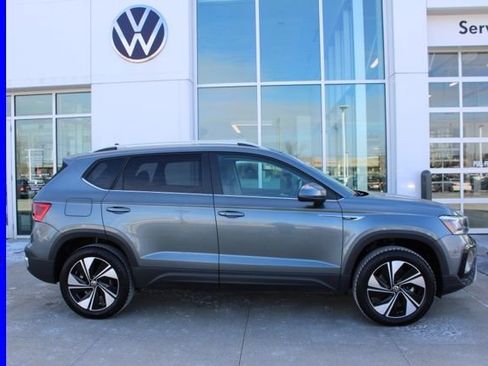 Used 2024 Volkswagen Taos SE image 5