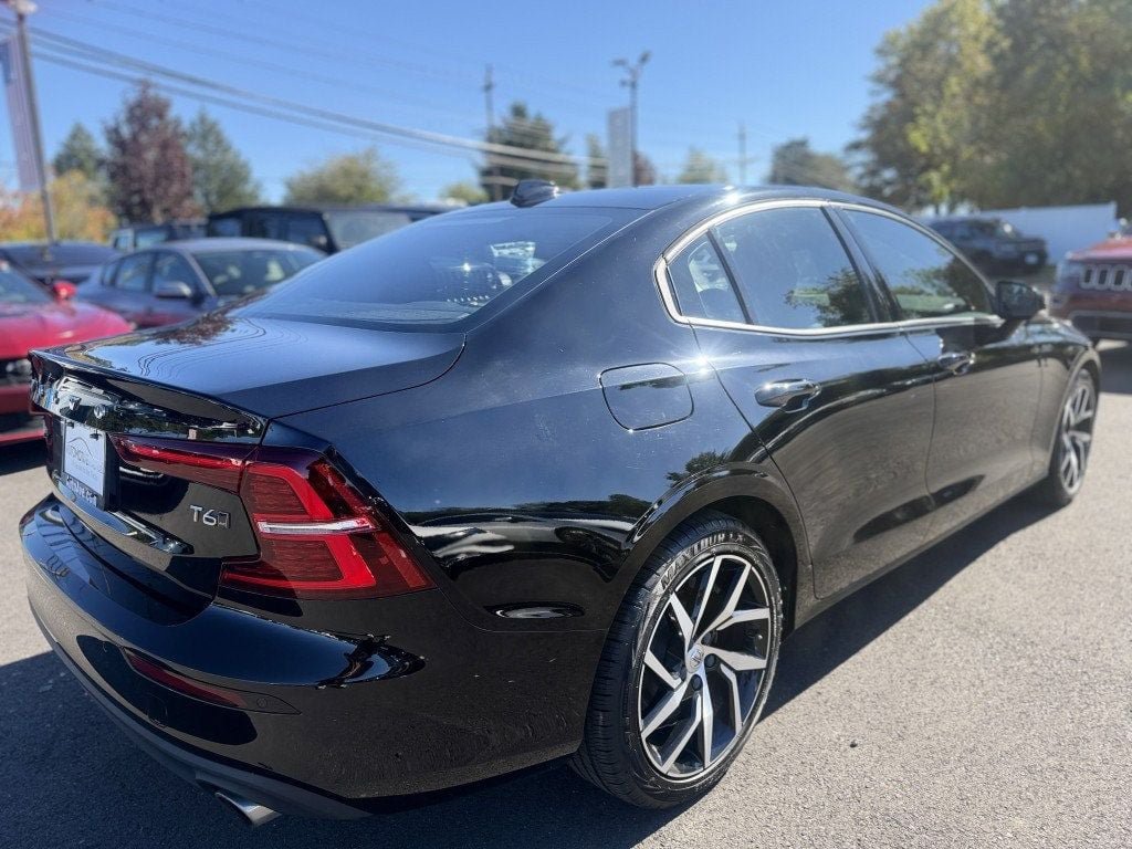 Used 2020 Volvo S60 T6 Momentum AWD/4WD image 3