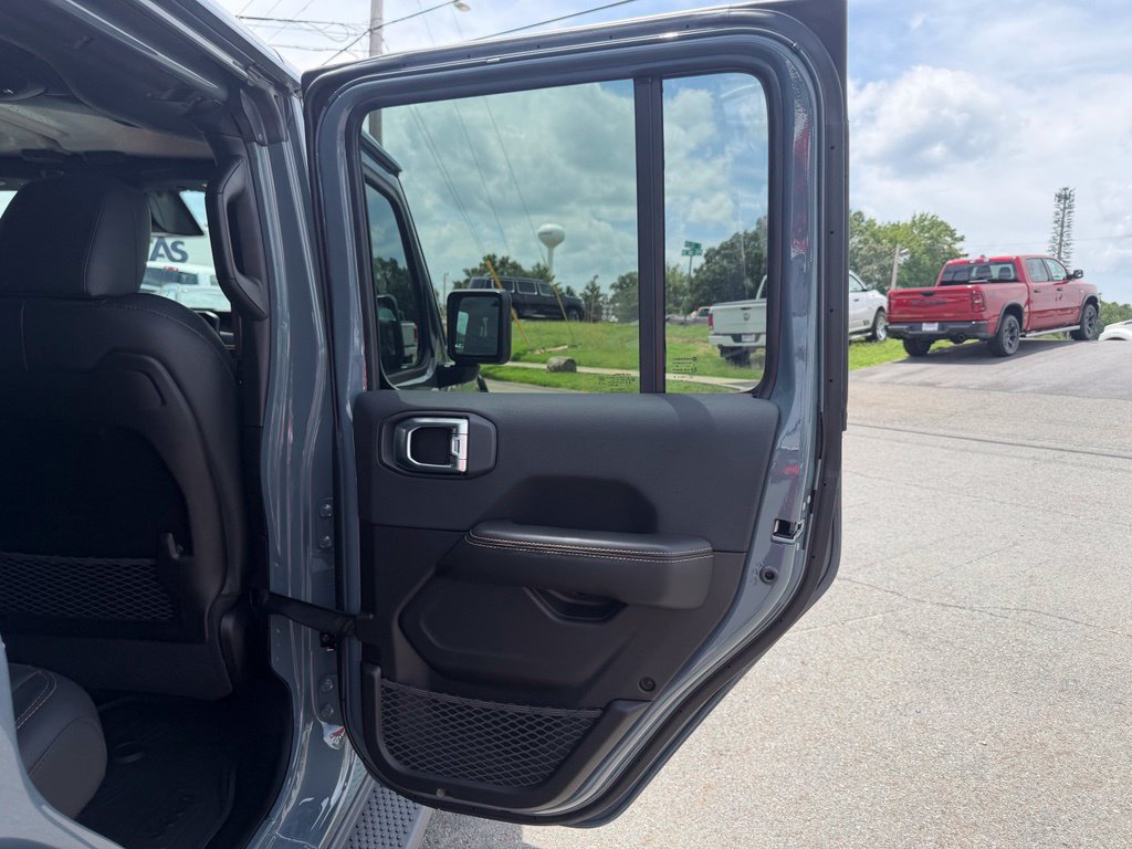 New 2026 Jeep Wrangler Unlimited Sahara AWD/4WD image 36