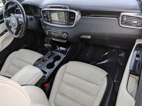 Used 2018 Kia Sorento SX image 22