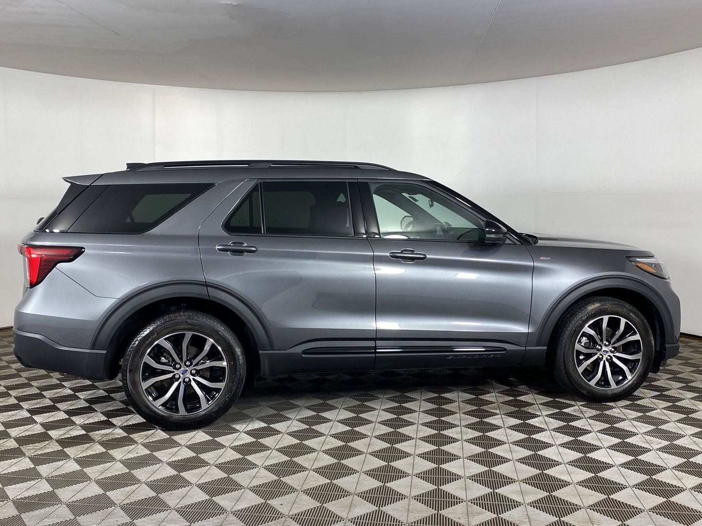 Used 2026 Ford Explorer ST-Line AWD/4WD image 9