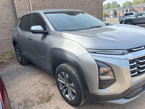 Used 2025 Chevrolet Equinox LT image 3