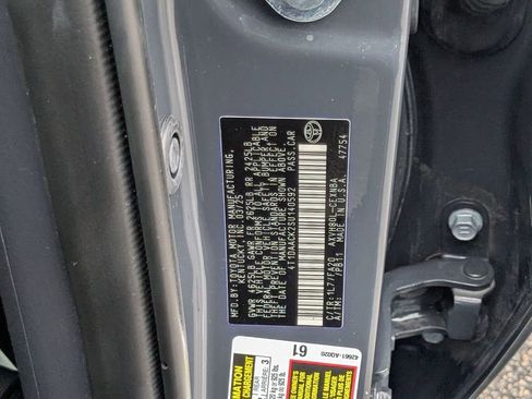 Used 2025 Toyota Camry LE image 32