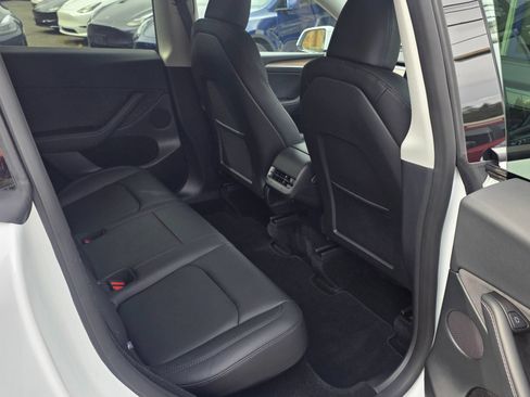Used 2025 Tesla Model Y Long Range RWD image 13