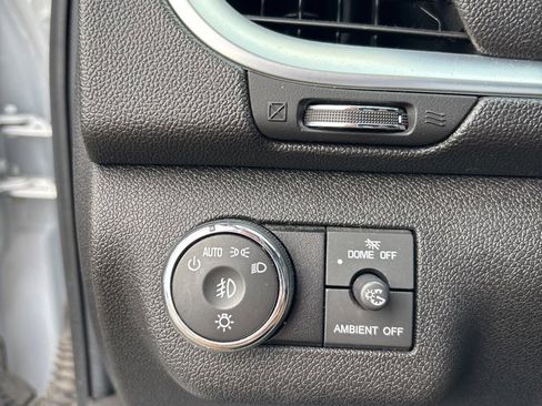 Used 2017 Chevrolet Traverse LT image 25