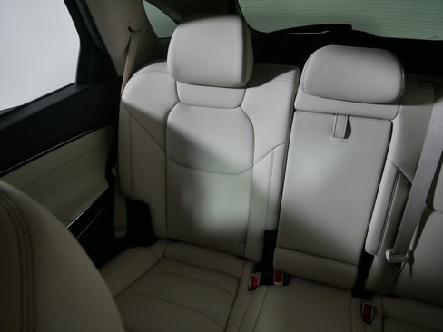 Used 2022 Genesis GV70 2.5T image 12