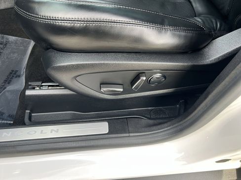 Used 2019 Lincoln MKC Reserve image 14