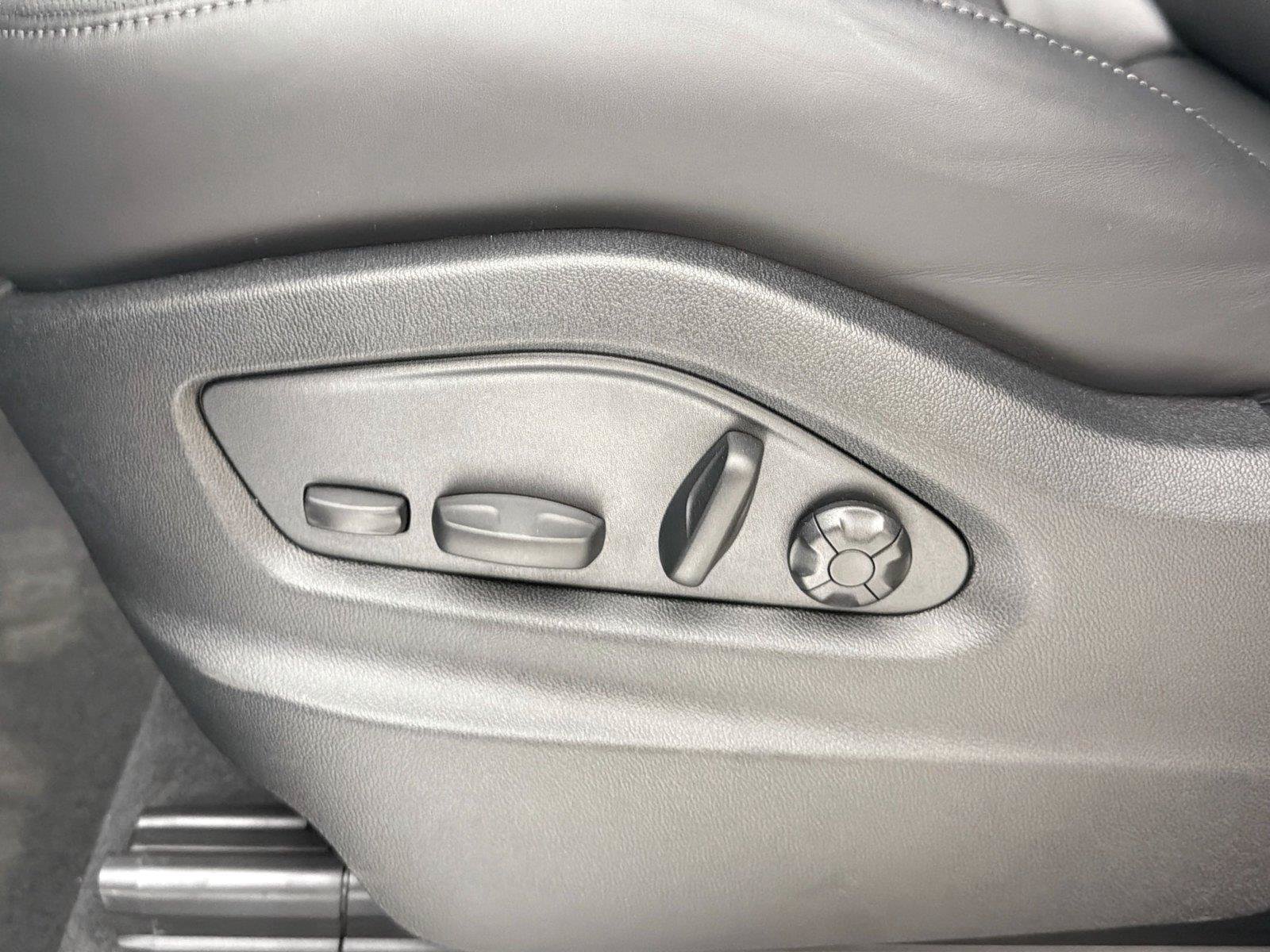 Certified 2025 Porsche Cayenne Coupe AWD/4WD image 32