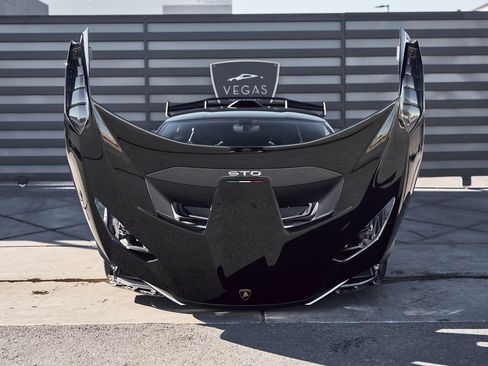 Used 2024 Lamborghini Huracan STO image 21