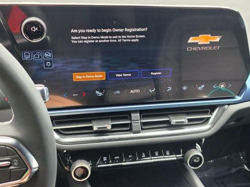 New 2026 Chevrolet Equinox EV LT AWD/4WD image 25