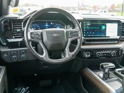 Used 2022 Chevrolet Silverado 1500 LT Trail Boss w/ LPO, Dark Essentials Package AWD/4WD image 13