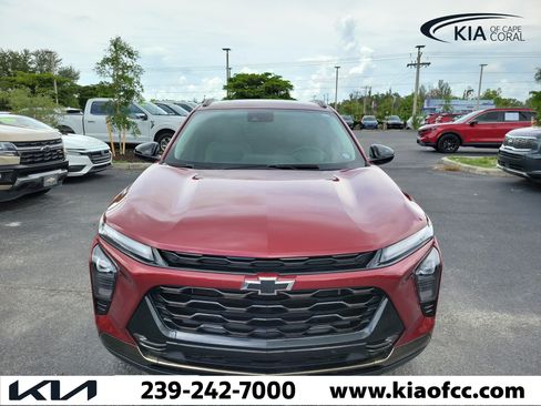 Used 2024 Chevrolet Trax ACTIV w/ Driver Confidence Package FWD image 2