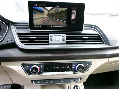 Used 2018 Audi Q5 Prestige w/ Prestige Package image 17