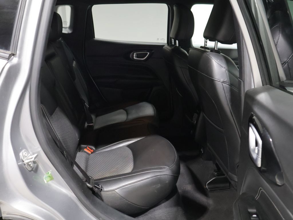 Used 2023 Jeep Compass Latitude AWD/4WD image 21