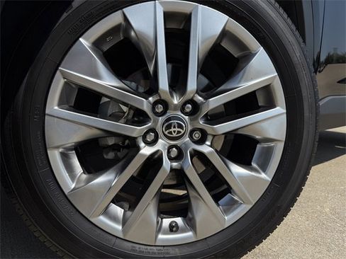 Used 2021 Toyota RAV4 XLE Premium image 3