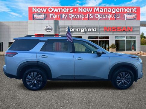 Used 2024 Nissan Pathfinder SV image 4