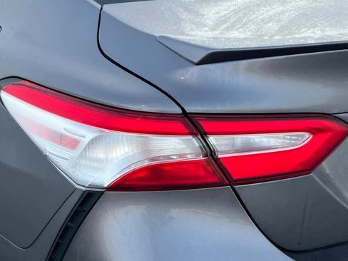 Used 2020 Toyota Camry SE image 15