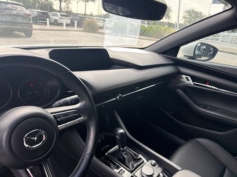 Used 2020 MAZDA MAZDA3 Hatchback w/ Preferred Package FWD image 5