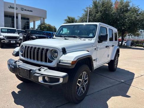 Used 2025 Jeep Wrangler Unlimited Sahara AWD/4WD image 4