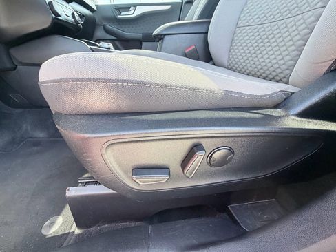 Used 2020 Ford Escape SE image 21