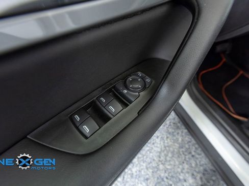 Used 2019 Chevrolet Blazer LT FWD image 12