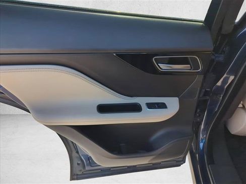 Used 2017 Jaguar F-PACE Prestige AWD/4WD image 8