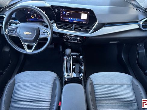 Certified 2025 Chevrolet Trax LT w/ LT Convenience Package FWD image 14