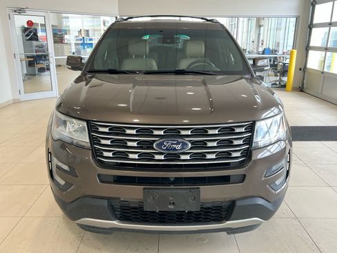 Used 2016 Ford Explorer Limited w/ Equipment Group 301A AWD/4WD image 2