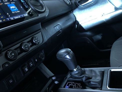 Used 2019 Toyota Tacoma TRD Sport image 24