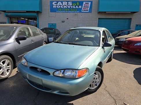 Used 1999 Ford Escort SE FWD image 2