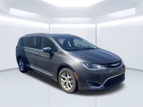 Used 2019 Chrysler Pacifica Limited FWD image 5