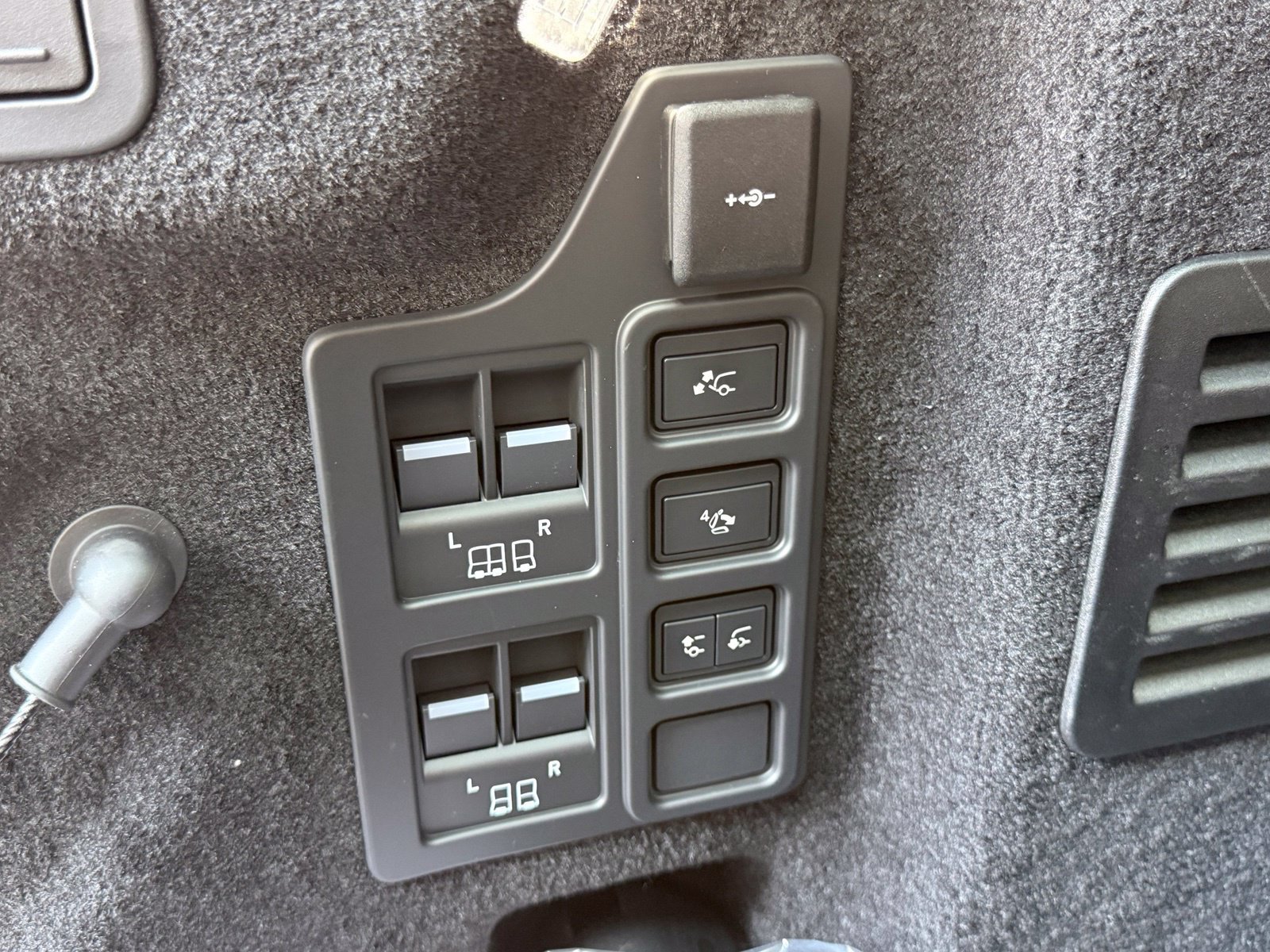 New 2026 Land Rover Discovery Limited Edition AWD/4WD image 53