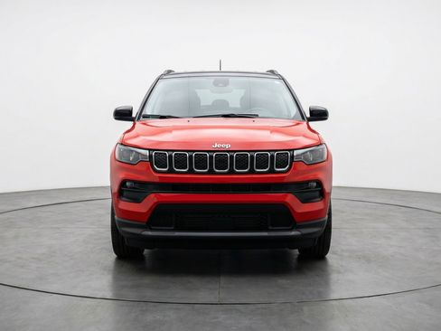 Used 2025 Jeep Compass Limited AWD/4WD image 2