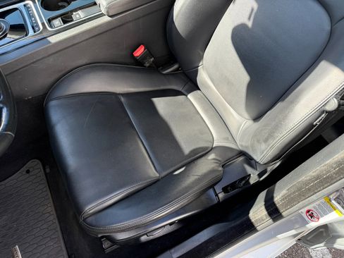 Used 2017 Jaguar XE Premium image 28